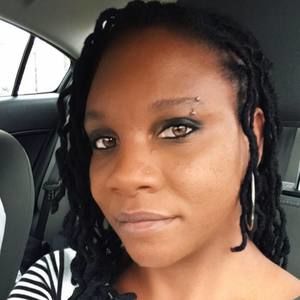 Meet your Posher, Larissa